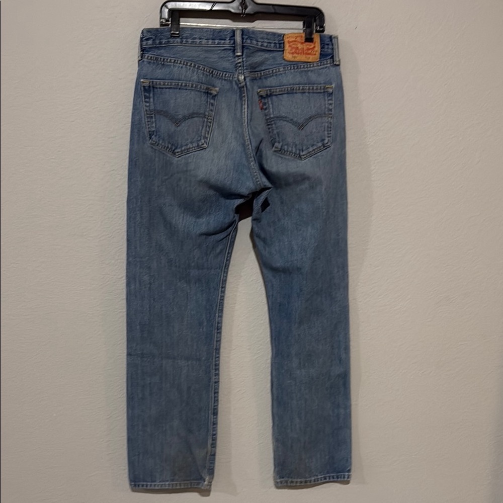Levi’s 501 Button fly blue Straight-Leg Jeans with Medium Wash Sz 33 x32 - Picture 7 of 12